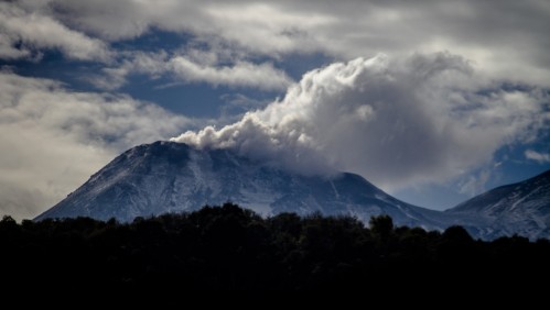 Pulsos eruptivos y lava: Actividad de volcán Nevados de Chillán mantiene en alerta a autoridades