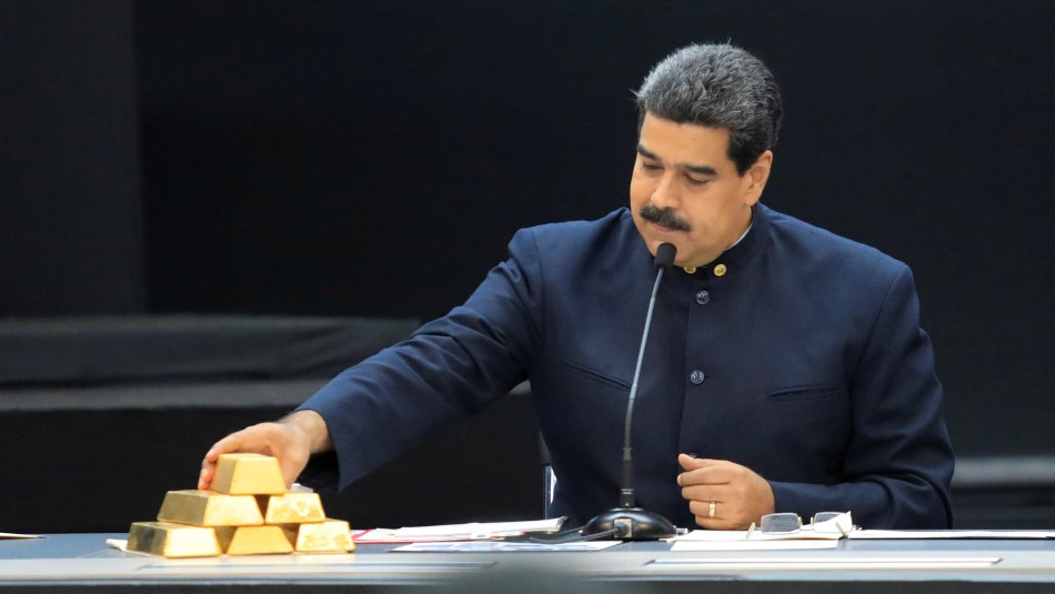 Nicolás Maduro con barras de oro Venezuela Venezuela: La producción de petróleo vuelve a caer y retrocede a niveles de 1934