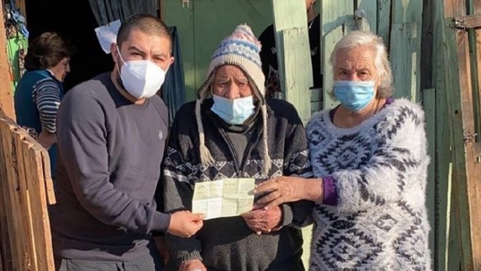 Jugador de Colo Colo regaló casa a una pareja de adultos mayores: Jugador de Colo Colo regaló casa a una pareja de adultos mayores: