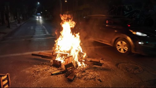 61 detenidos y 13 saqueos a locales en violenta jornada de incidentes en Santiago y regiones
