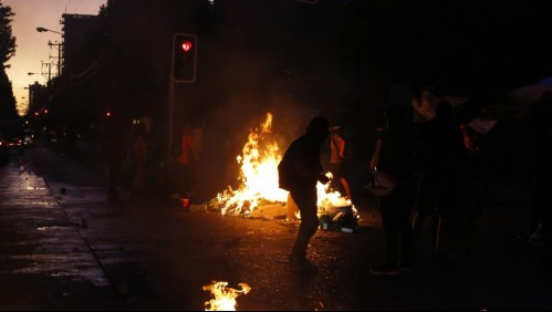 17 detenidos y un carabinero herido tras nueva noche de incidentes en Peñalolén