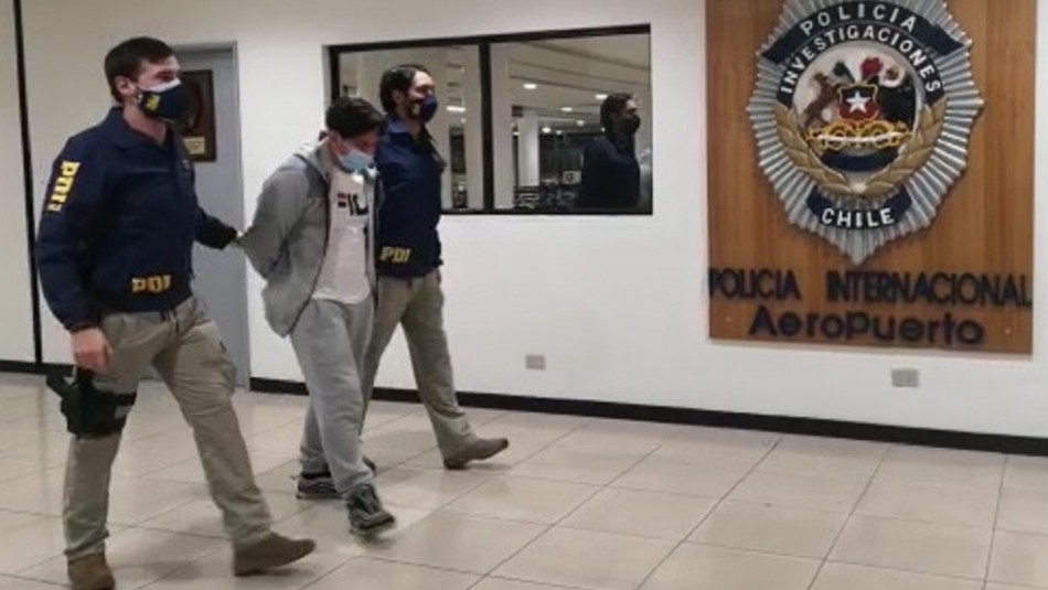 Detención de hombre deportado desde España Detienen a sujeto deportado desde España: Tenía tres órdenes de aprehensión pendientes en Chile
