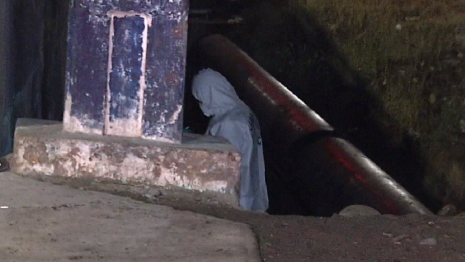 Mujer es hallada sin vida tras incendio que afectó a puente en San Bernardo Mujer en situación de calle es encontrada sin vida tras incendio en San Bernardo
