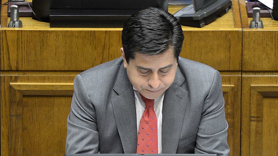 Senador Araya y retiro de fondos: Si se aprueba veo muy difícil que el actual sistema de AFP siga existiendo Senador Araya y retiro de fondos: Si se aprueba veo muy difícil que el actual sistema de AFP siga existiendo