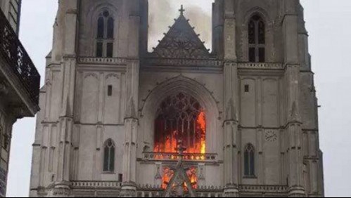 Incendio provoca grandes daños en la catedral gótica de Francia