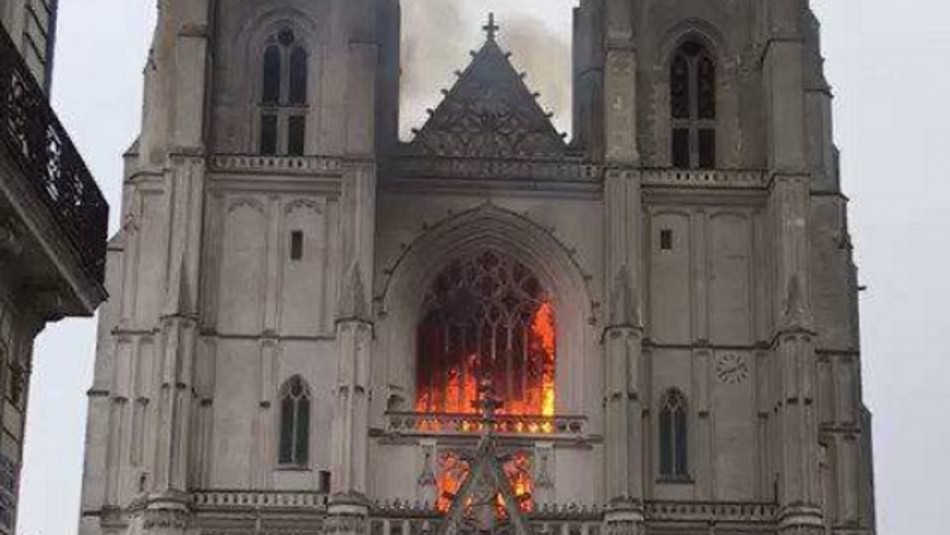 Catedral gótica de Nantes. Incendio provoca grandes daños en la catedral gótica de Francia