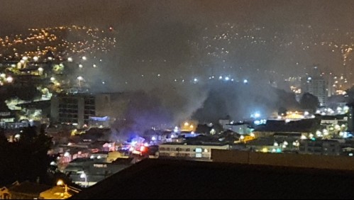 Incendio afectó a local de repuestos automotrices en Viña del Mar