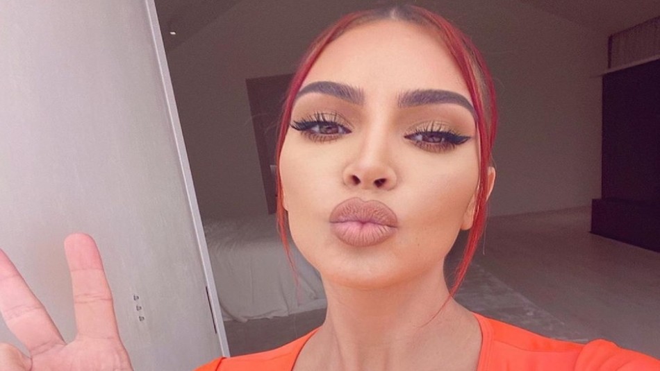 Kim Kardashian posa vestida en piel de culebra en una polémica publicación Kim Kardashian posa vestida en piel de culebra en una polémica publicación