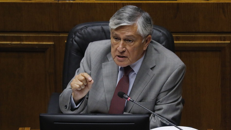 David Sandoval Ya son 27 votos: Senador UDI David Sandoval confirma que apoyará retiro del 10% de fondos