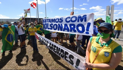 Simpatizantes de Bolsonaro le manifiestan apoyo mientras se recupera de coronavirus