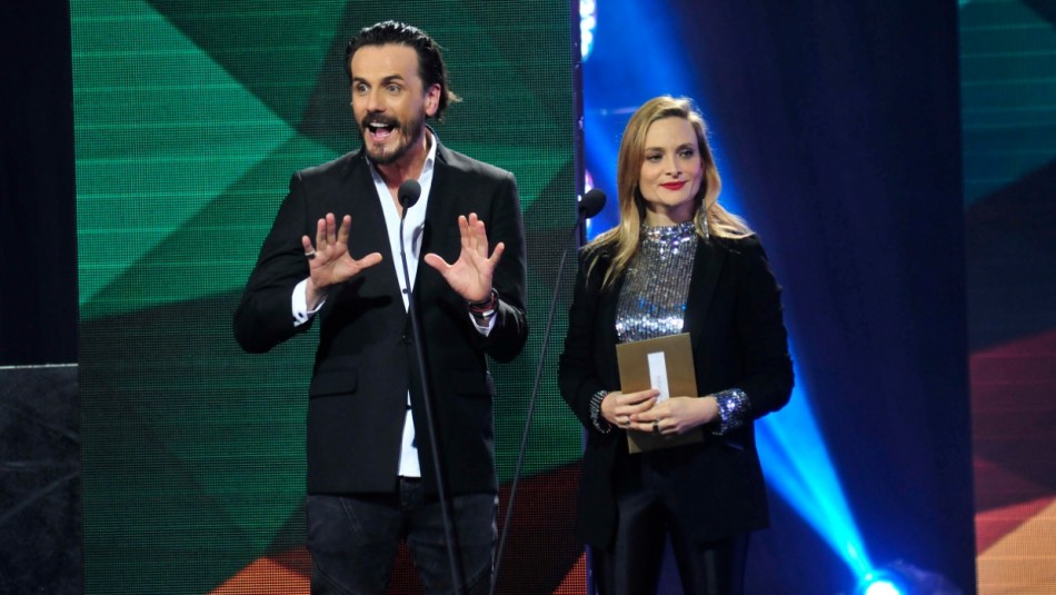 Hija menor de Nicole y Sergio Lagos sorprende con talento musical en cover junto a su madre Hija menor de Nicole y Sergio Lagos sorprende con talento musical en cover junto a su madre