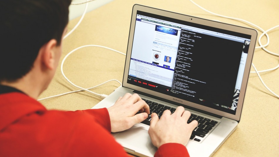 Estados Unidos acusa a hackers chinos de robar datos sobre proyectos de vacuna contra el coronavirus Estados Unidos acusa a hackers chinos de robar datos sobre proyectos de vacuna contra el coronavirus