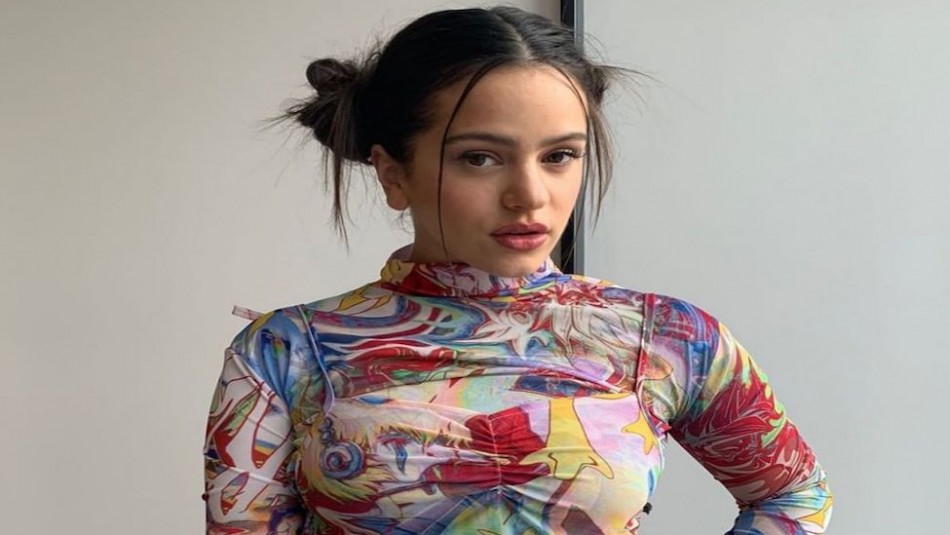 Rosalía sorprende a sus seguidores con un extraño look de Rosalía sorprende a sus seguidores con un extraño look de