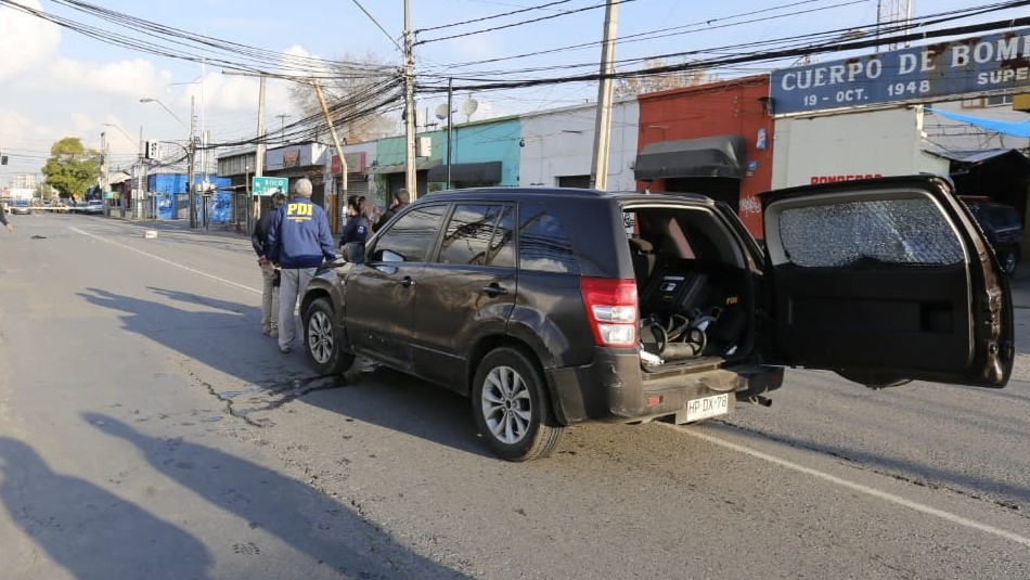 Video muestra impresionante balacera que dejó a un carabinero herido tras asalto bancario Video muestra impresionante balacera que dejó a un carabinero herido tras asalto bancario