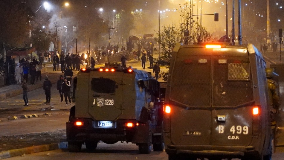 incidentes barricadas santiago Noche de barricadas e incidentes se registraron en distintos puntos de Santiago