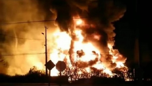 Gran incendio afecta a bodega de material plástico en Los Andes