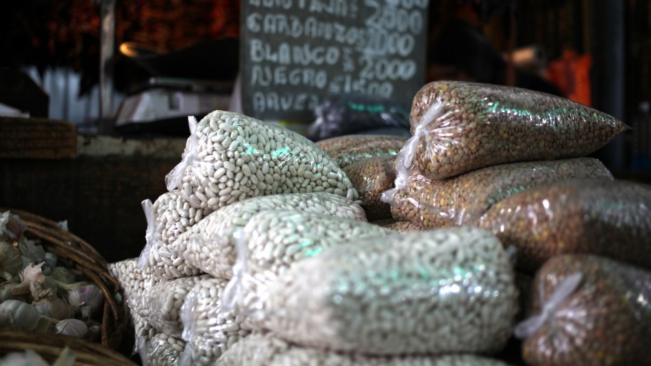 Legumbres registran alza de precios debido a las cajas de alimentos del Gobierno Legumbres registran alza de precios debido a las cajas de alimentos del Gobierno