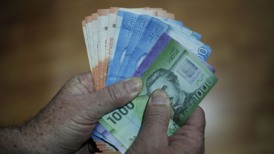 Encuesta detalla en qué gastarán su dinero las personas que retiren sus fondos de AFP Retiro de fondos de las AFP: Encuesta dice que 60% piensa destinar parte del dinero a alimentos