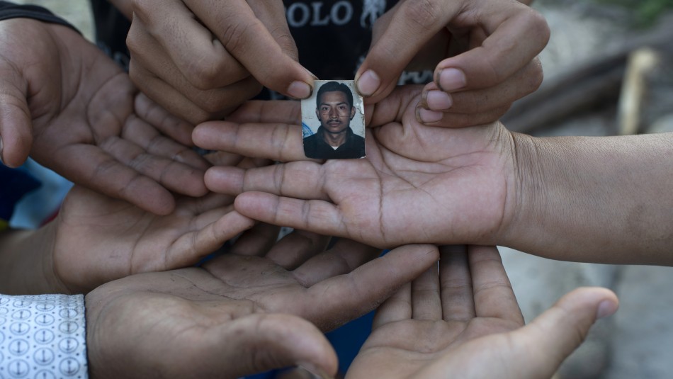 Foto de uno de los fallecidos de familia Barrera en El Salvador Mujer ha tenido que sepultar a sus padres y tres hermanos por causa del coronavirus