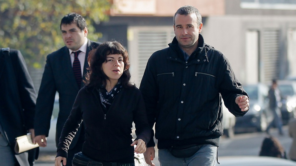 Mónica Caballero y Francisco Solar Prisión preventiva para acusados de enviar paquetes bomba a Rodrigo Hinzpeter y a comisaría