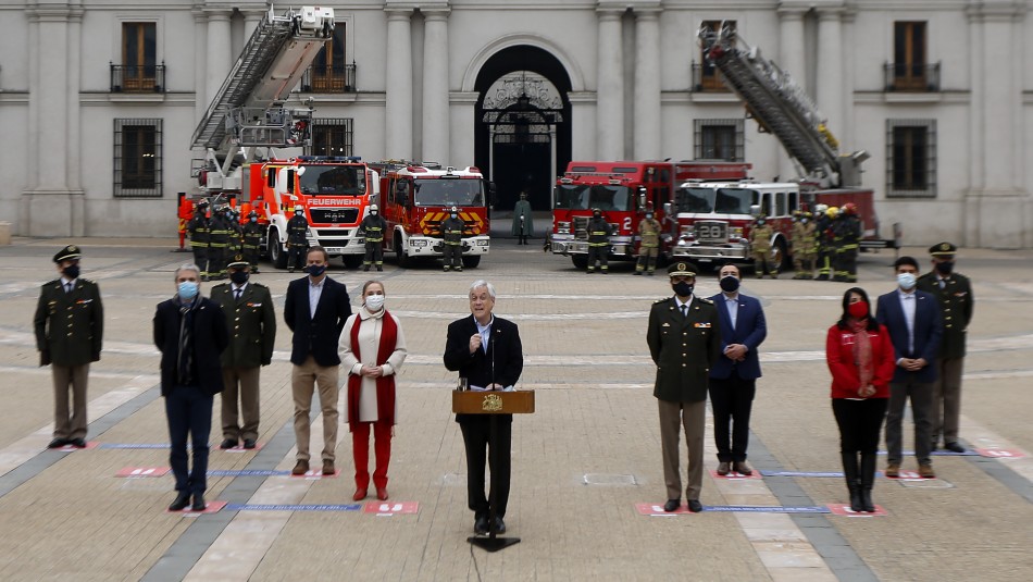 La ceremonia se efectuó en el Palacio de La Moneda Presidente Piñera promulga ley que endurece sanciones para quienes agredan a bomberos en servicio