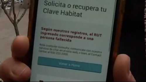 Mujer denuncia que aparece como fallecida desde 2018 en el registro de su AFP