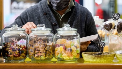 Vecinos transforman su edificio en mall y se reinventan en medio de la pandemia