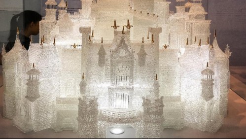 Una travesura que costó millones: Niños rompen lujoso castillo de vidrio más grande del mundo