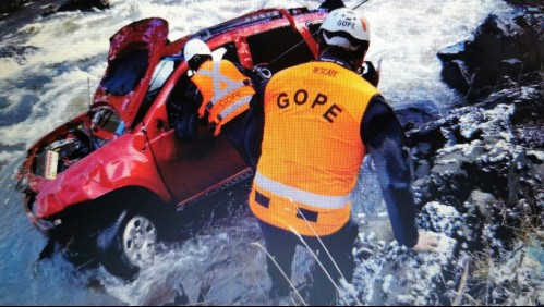 'Por nada del mundo la iba a soltar': Carabinero que rescató a menor tras caída de vehículo al río Simpson