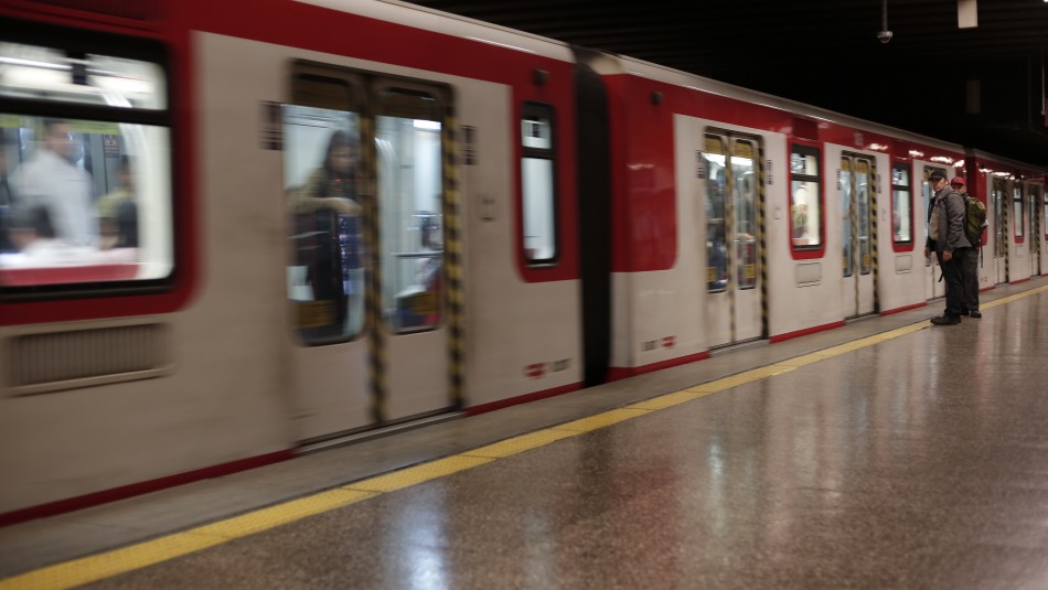 Presidente confirma que siguen en marcha proyectos de ampliación y construcción de líneas del Metro de Santiago Presidente confirma que siguen en marcha proyectos de ampliación y construcción de líneas del Metro de Santiago