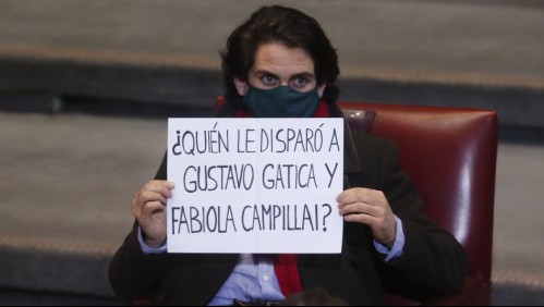 '¿Quién le disparó a Gustavo Gatica y Fabiola Campillai?': El cartel del diputado Winter en la Cuenta Pública