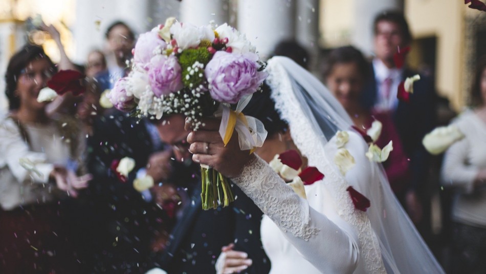Madre interrumpe casamiento y encara a la novia: Madre interrumpe casamiento y encara a la novia: