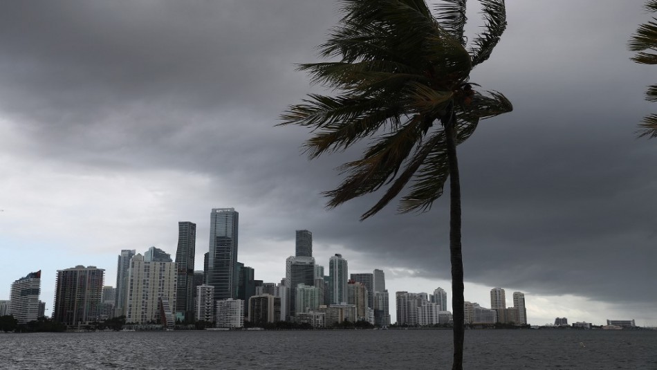 Miami, Florida Florida se prepara para afrontar al huracán Isaías