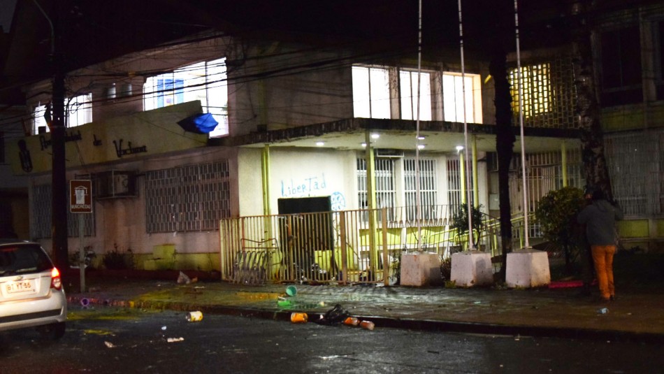 Municipalidad de Victoria 20 detenidos tras desalojo de comuneros mapuche desde la municipalidad de Victoria