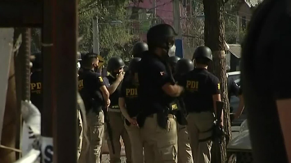 PDI realiza copamiento policial en La Florida tras balacera que dejó a dos detectives heridos PDI realiza copamiento policial en La Florida tras balacera que dejó a dos detectives heridos