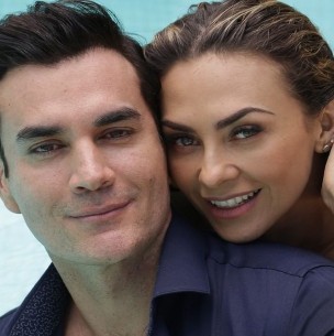 David Zepeda publica unas fotos románticas con Aracely Arámbula y sus fans le piden que se casen David Zepeda publica unas fotos románticas con Aracely Arámbula y sus fans le piden que se casen