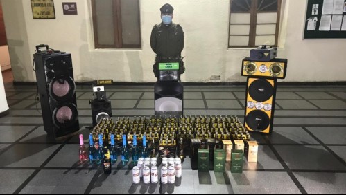 Ocho extranjeros detenidos por participar en fiesta clandestina en Santiago durante toque de queda