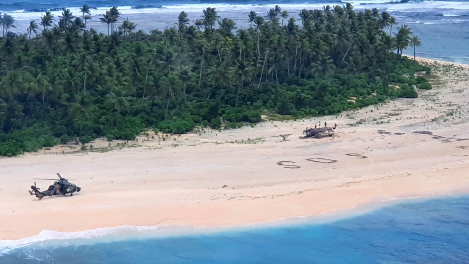 Gigantesco SOS en isla desierta del Pacífico salvó la vida de tres náufragos varados en medio de la nada Gigantesco SOS en isla desierta del Pacífico salvó la vida de tres náufragos varados en medio de la nada