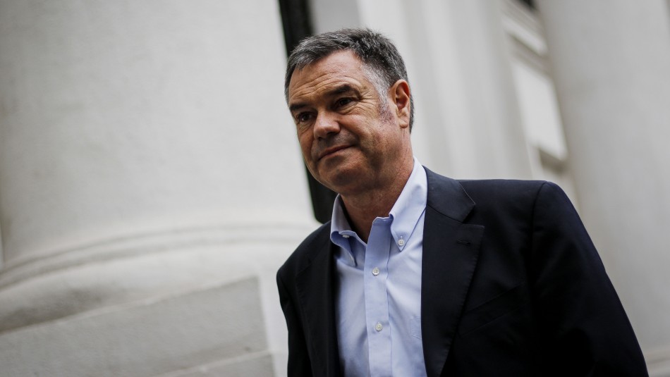 Manuel José Ossandón anuncia suspensión de su militancia en RN Ossandón suspende militancia en RN por investigación de tráfico de influencias :