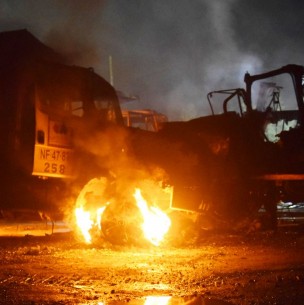 Nuevo ataque en La Araucanía: Desconocidos incendian camiones y maquinarias Nuevo ataque en La Araucanía: Desconocidos incendian camiones y maquinarias