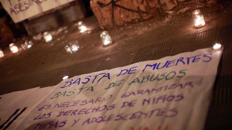 Manifestación Plaza Ñuñoa Realizan velatón en distintas ciudades del país exigiendo justicia para Ámbar Cornejo
