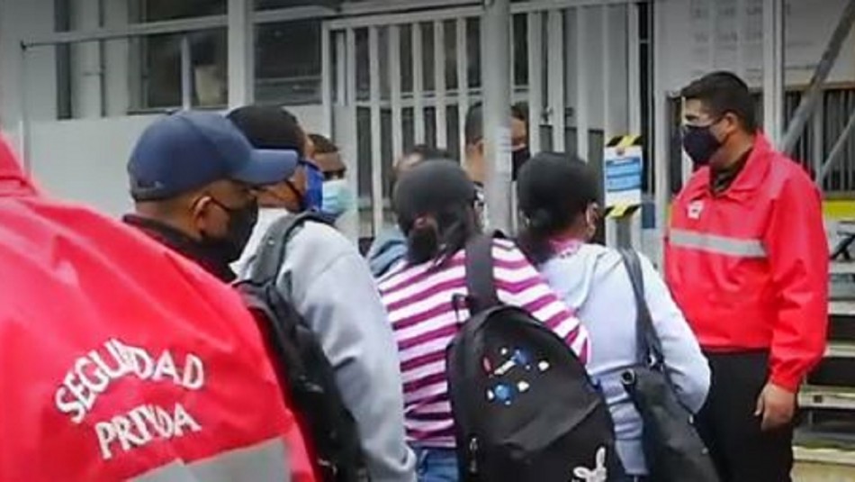 Registro Civil. Largas filas se registran en oficina del Registro Civil para renovar el carnet de identidad