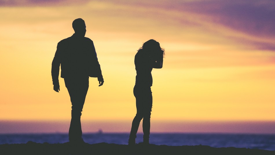 Estos 7 síntomas pueden indicar que estás en una dependencia emocional hacia tu pareja Estos 7 síntomas pueden indicar que estás en una dependencia emocional hacia tu pareja