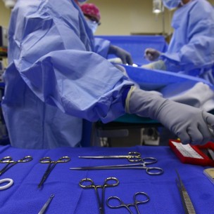 Enfermera sufre amputación de pierna tras ignorar dolor en la extremidad para seguir atendiendo pacientes Enfermera sufre amputación de pierna tras ignorar dolor en la extremidad para seguir atendiendo pacientes