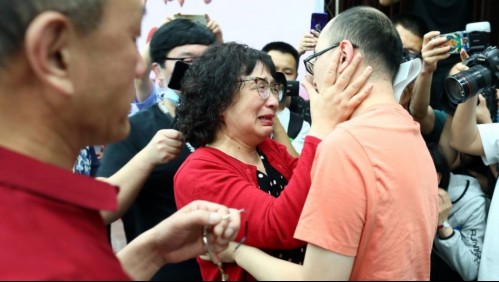 Mujer encuentra a su hijo secuestrado tras buscarlo por 32 años en China