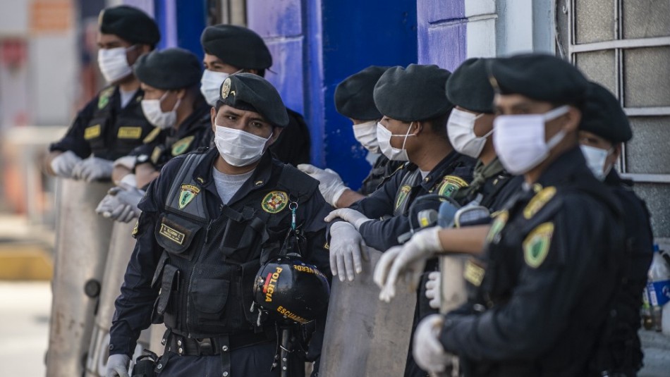 Al menos tres indígenas mueren en enfrentamiento con policías en la Amazonía peruana Al menos tres indígenas mueren en enfrentamiento con policías en la Amazonía peruana