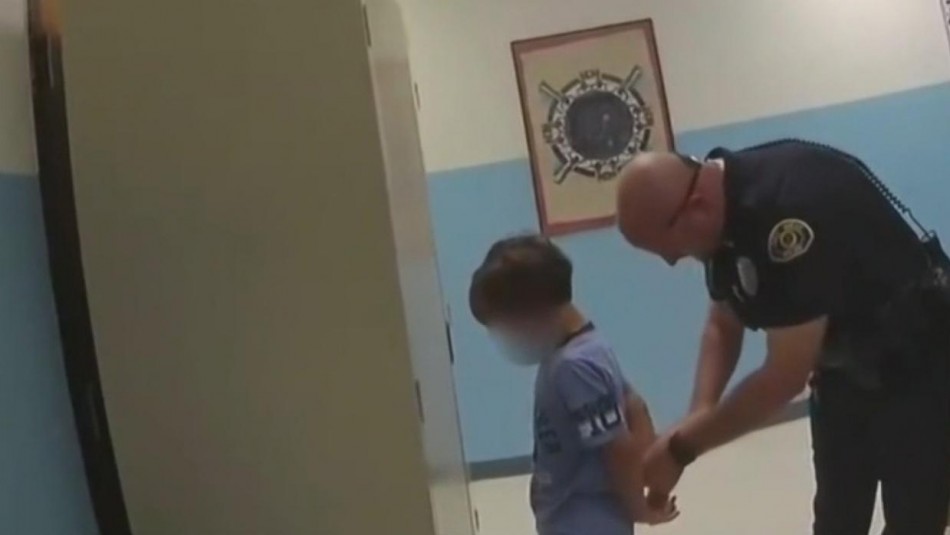 Conmoción en EEUU: Video muestra arresto de un menor de ocho años en una escuela Conmoción en EEUU: Video muestra arresto de un menor de ocho años en una escuela