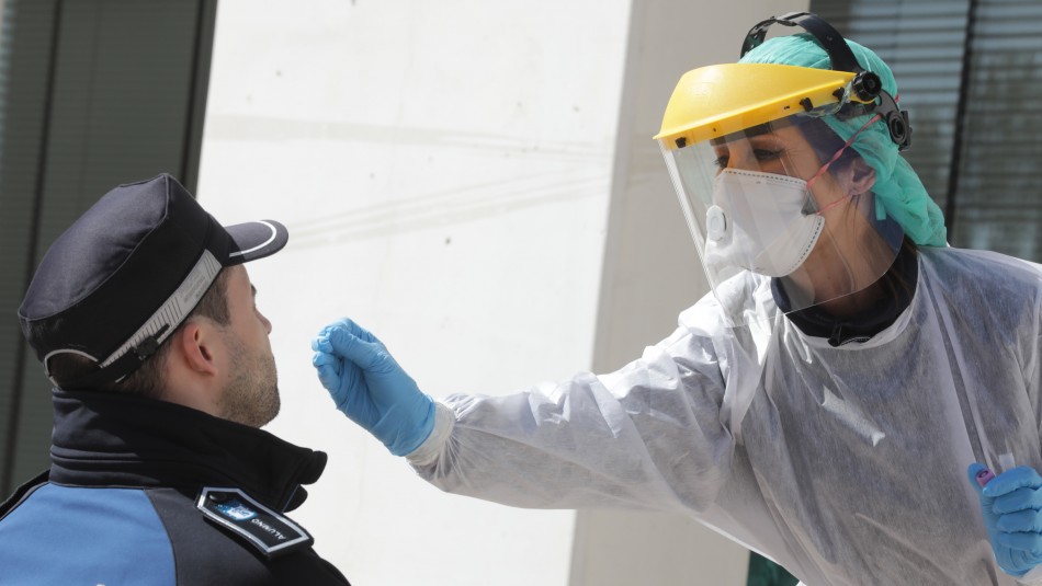 Exámenes PCR en España Casi 5.000 casos diarios: España vuelve a tener las peores cifras de coronavirus en Europa