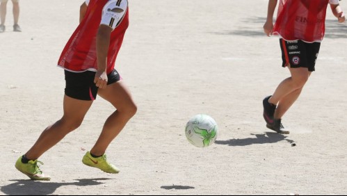Se podrá jugar fútbol con hasta 10 personas y sin mascarilla en comunas en Transición