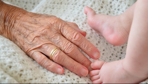 Abuela acude a la justicia para volver a ver a su nieta: Dice que los padres 'adoctrinan' a la niña